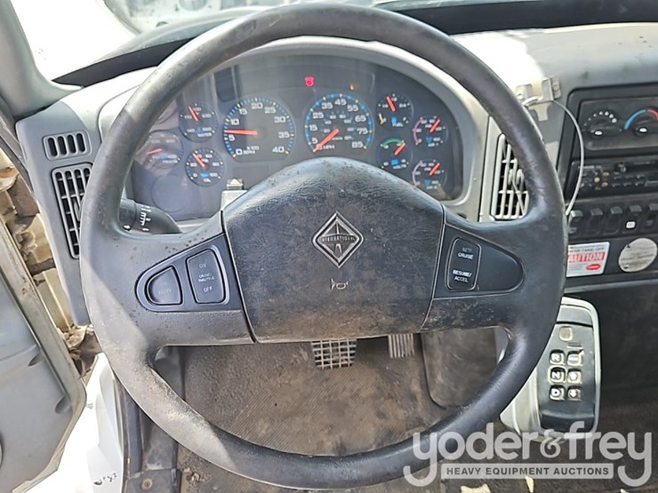 2005-international-durastar-4300-image-36