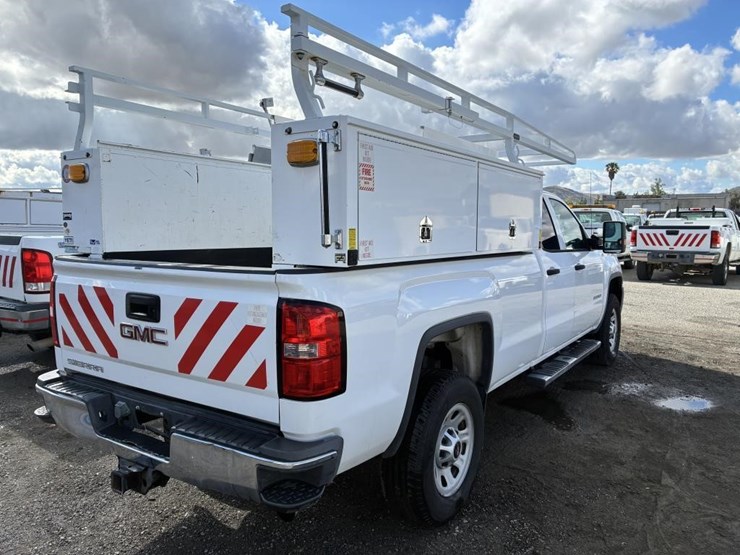 2015-gmc-sierra-3500-image-3