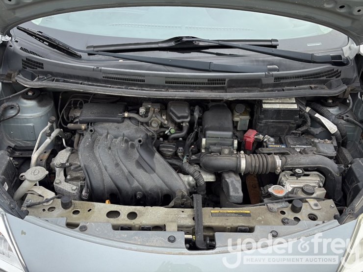 2015-nissan-versa-image-37