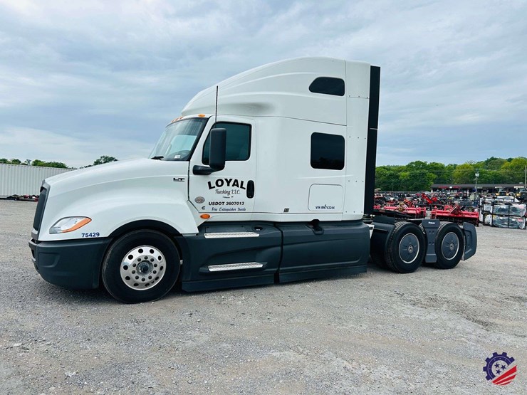 2024-international-lt62f-t/a-truck-tractor-image-2