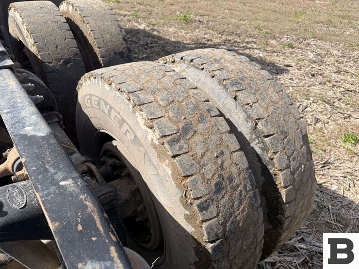 1995-peterbilt-378-image-23