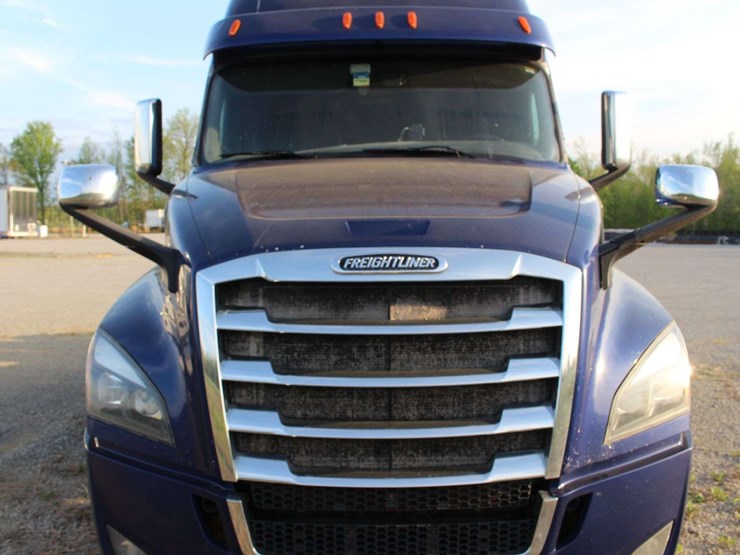 2018-freightliner-cascadia-126-image-48