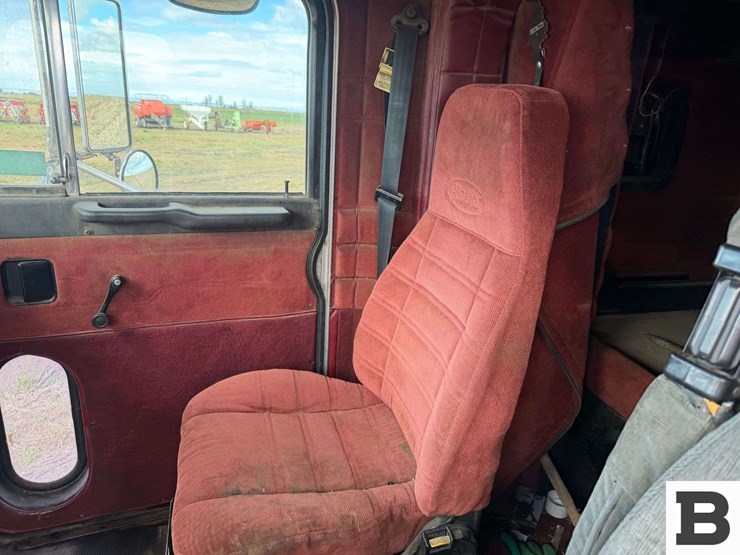 1995-peterbilt-378-image-44