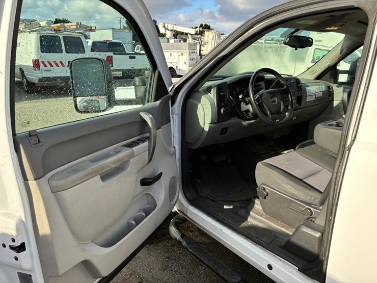 2012-gmc-sierra-2500-image-12