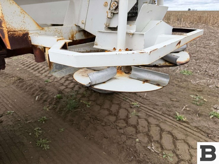 willmar-high-lander-fertilizer-spreader-image-19
