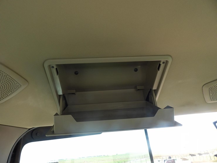 2022-john-deere-8r-370-image-23