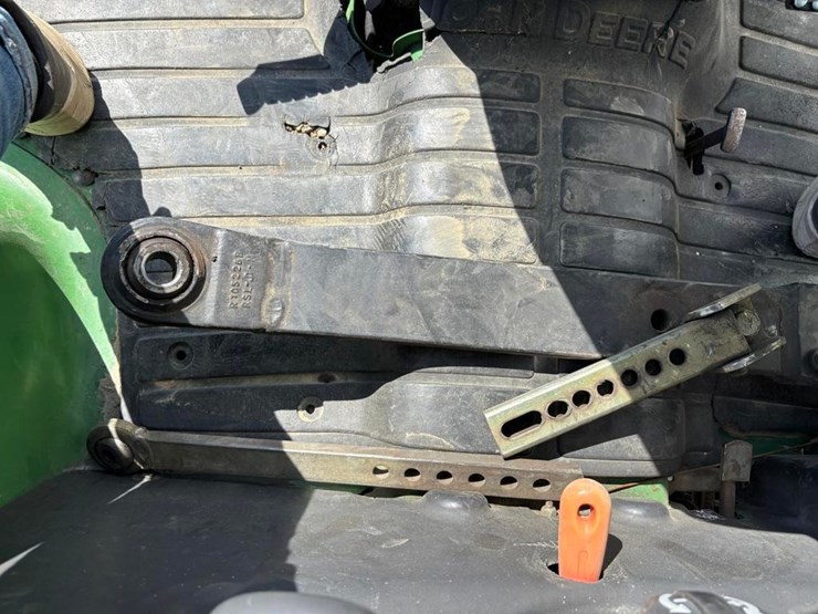 john-deere-4710-image-21