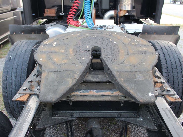 2019-peterbilt-579-image-13