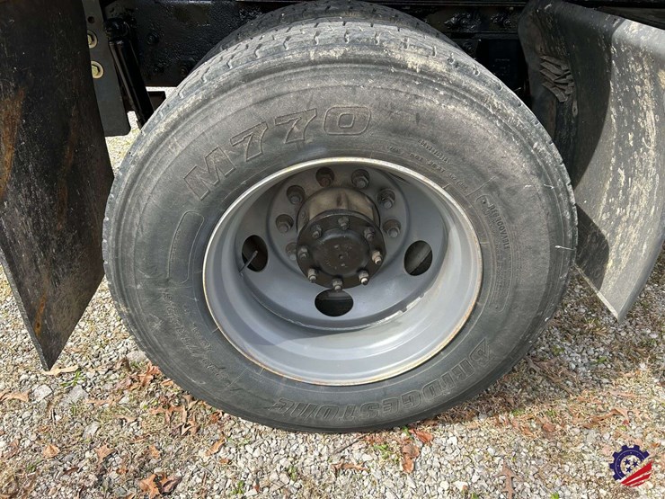 2005-kenworth-t300-image-14