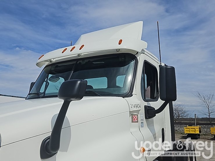 2019-freightliner-cascadia-125-image-7