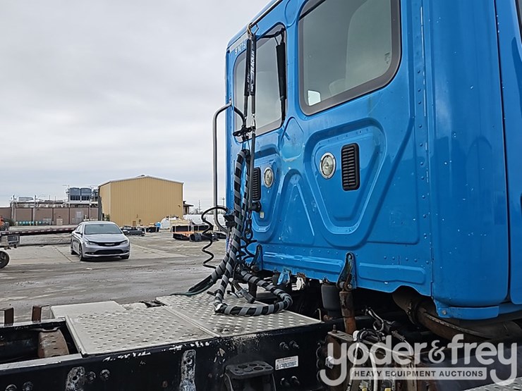 2016-freightliner-cascadia-113-image-26