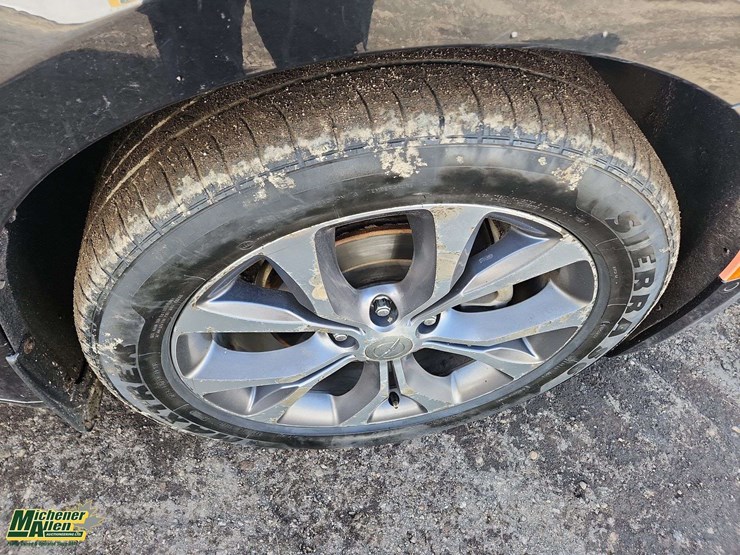 2017-chrysler-pacifica-image-34