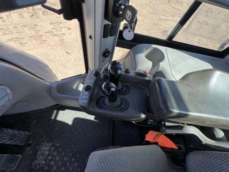 2023-volvo-l70h-wheel-loader-image-43