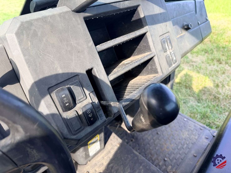 2019-john-deere-gator-xuv-835m-image-39