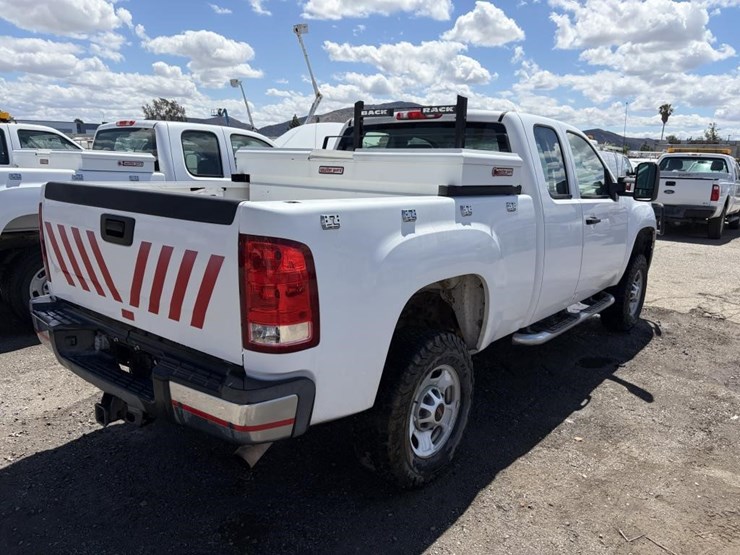 2012-gmc-sierra-2500-image-3