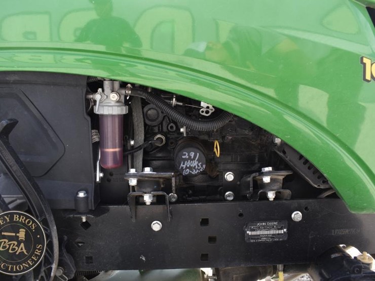 2017-john-deere-1025r-image-23