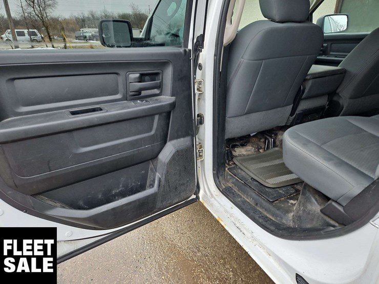 2017-dodge-1500-image-18