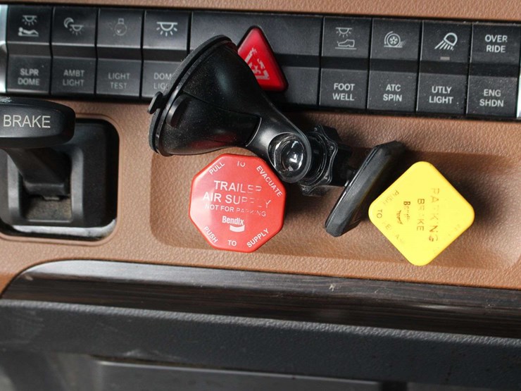 2018-freightliner-cascadia-126-image-60