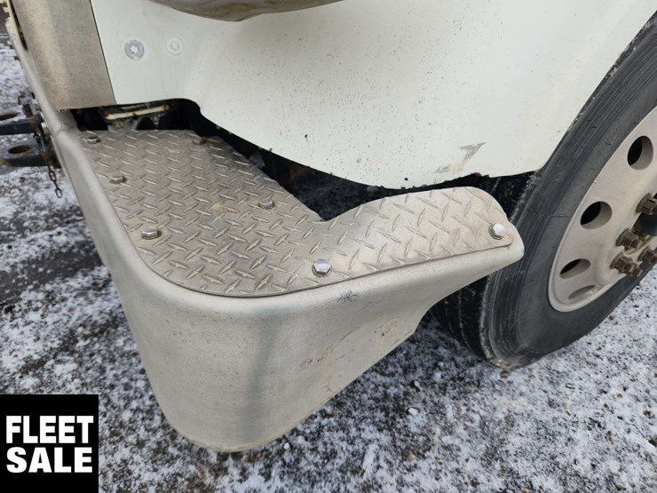 2015-peterbilt-367-image-54