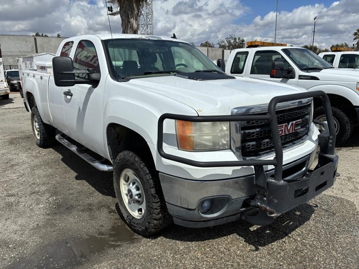 2012-gmc-sierra-2500-image-2