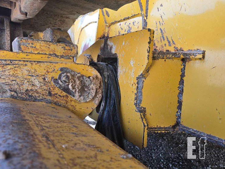 2016-deere-700k-lgp-image-23