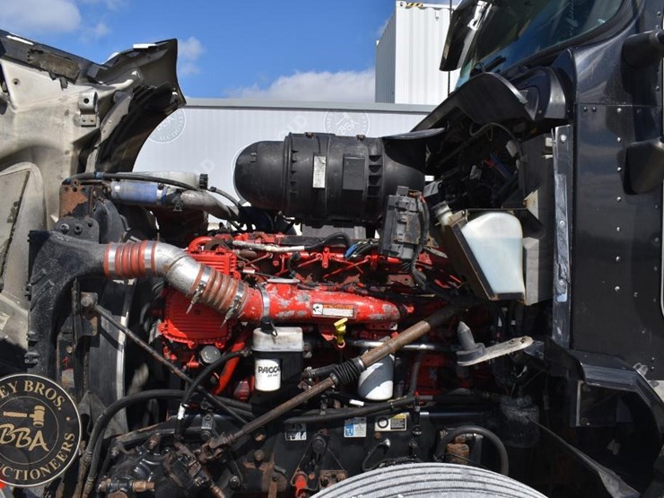 2013-kenworth-t660-image-24