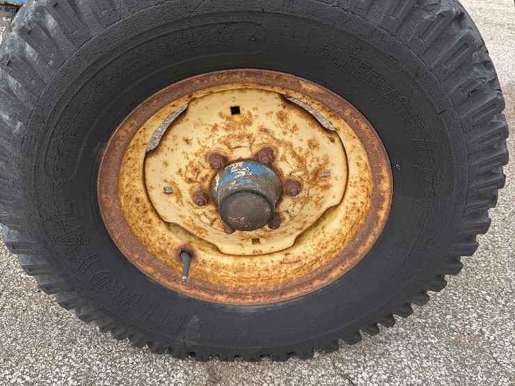 1974-ford-4000-image-27