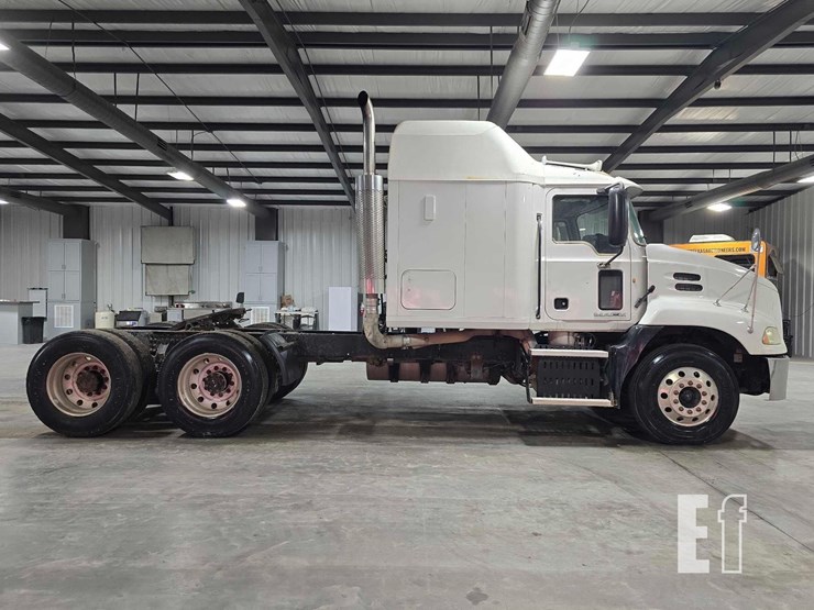 2010-mack-pinnacle-cxu613-image-6