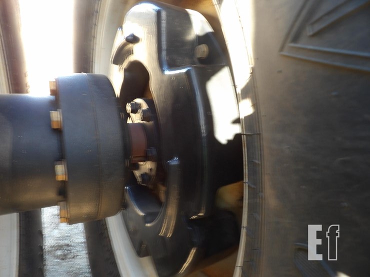 new-holland-t9040-image-31