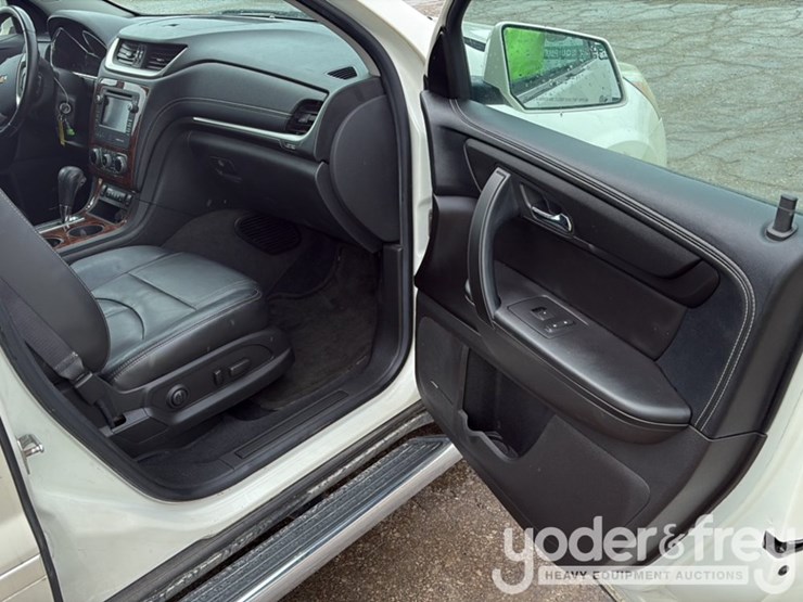 2013-chevrolet-traverse-image-22