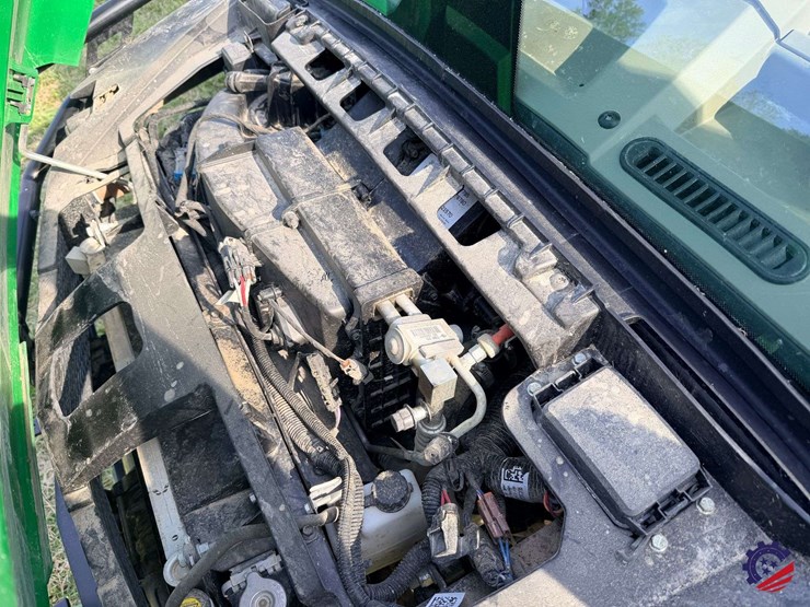 2024-john-deere-gator-xuv-835r-image-52
