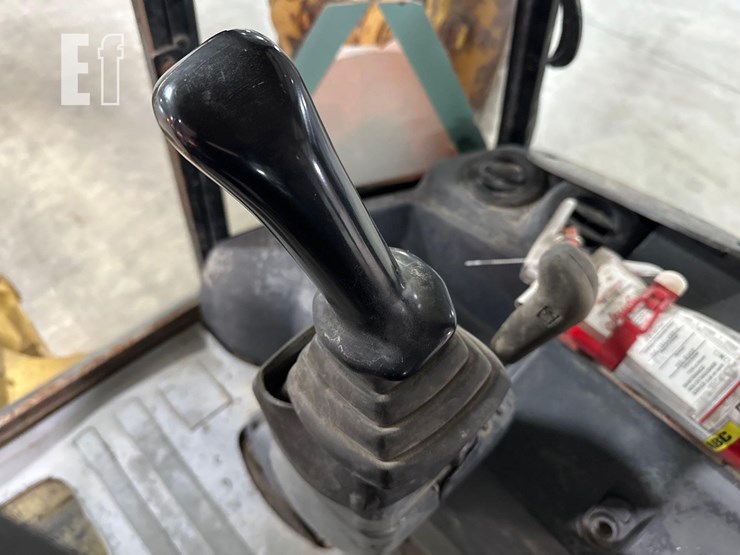 2001-caterpillar-420d-image-31