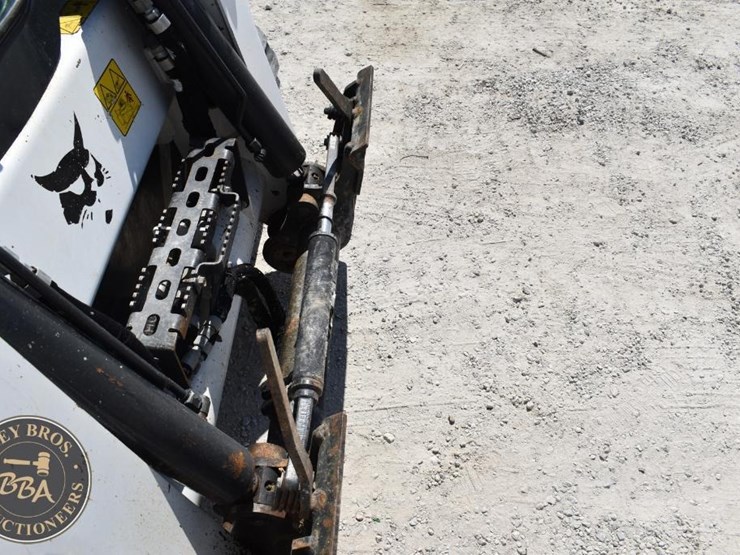 2023-bobcat-t770-image-12