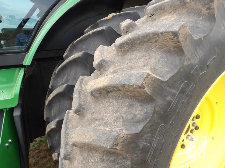 2012-john-deere-8235r-image-17