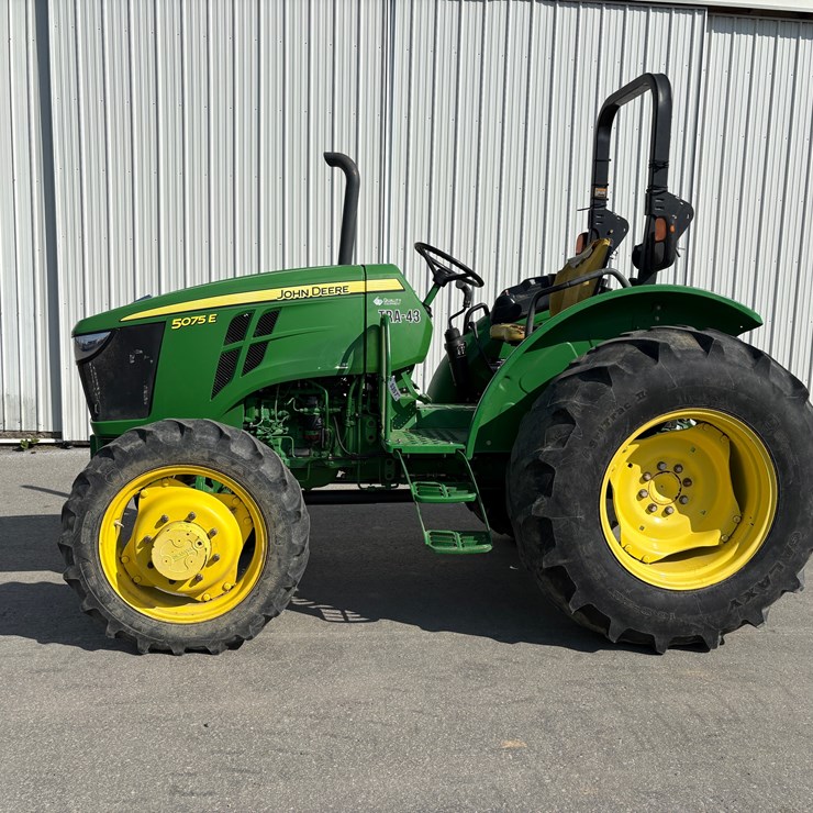 JOHN DEERE 5075E
