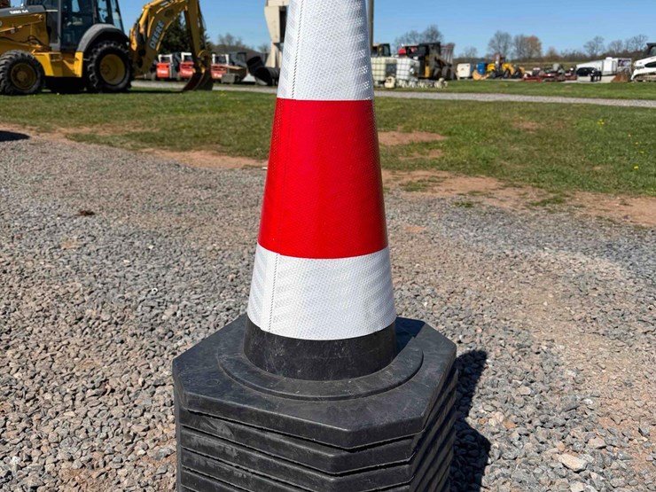 (10)-unused-traffic-cones-image-1