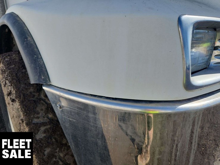 2004-peterbilt-330-image-48