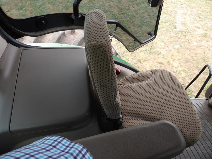 2012-john-deere-8235r-image-28