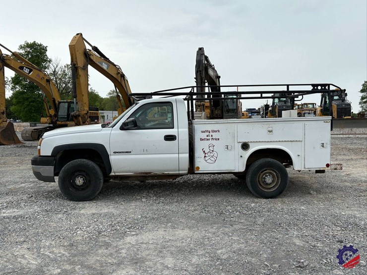 2005-chevrolet-silverado-2500hd-image-2