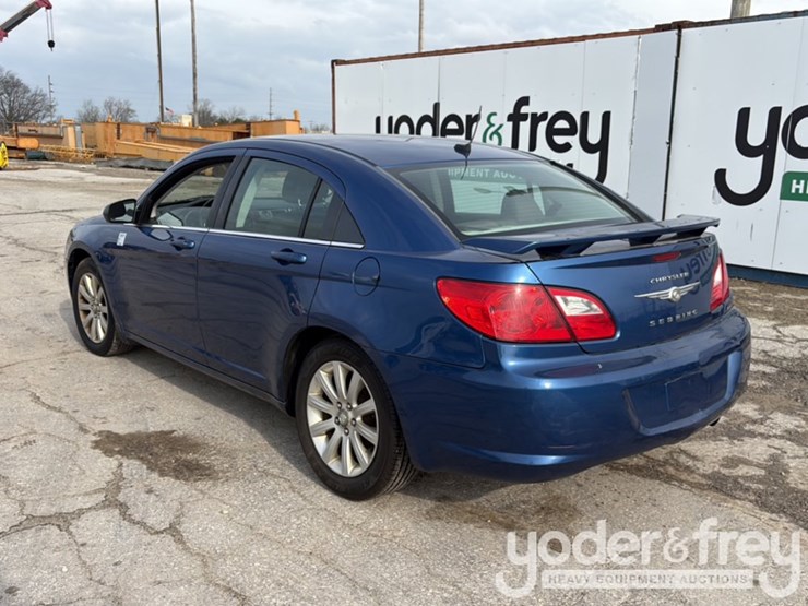 2010-chrysler-sebring-image-4