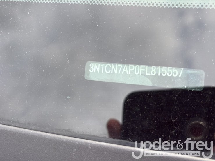 2015-nissan-versa-image-35