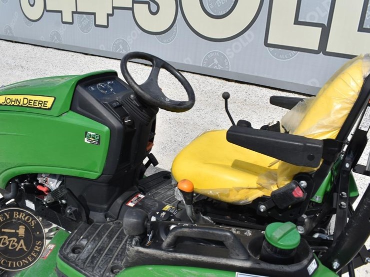2017-john-deere-1025r-image-16