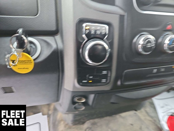 2019-ram-1500-classic-image-28