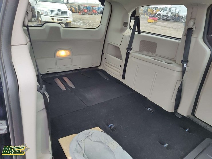 2012-dodge-grand-caravan-se-image-18