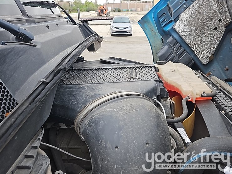 2016-freightliner-cascadia-113-image-39