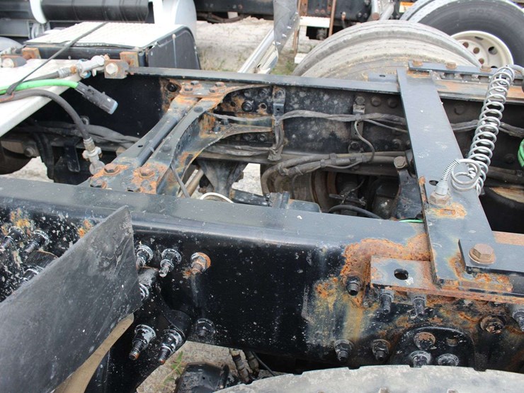 2019-freightliner-cascadia-126-image-27