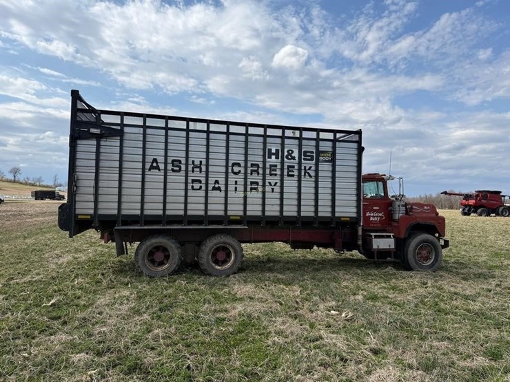 1991-mack-dm690s-image-7