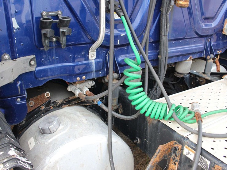 2018-freightliner-cascadia-126-image-40