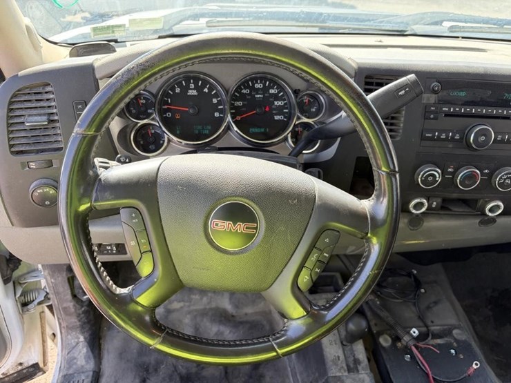 2012-gmc-sierra-2500-image-13