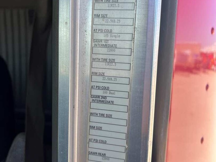 2011-kenworth-t800-image-15